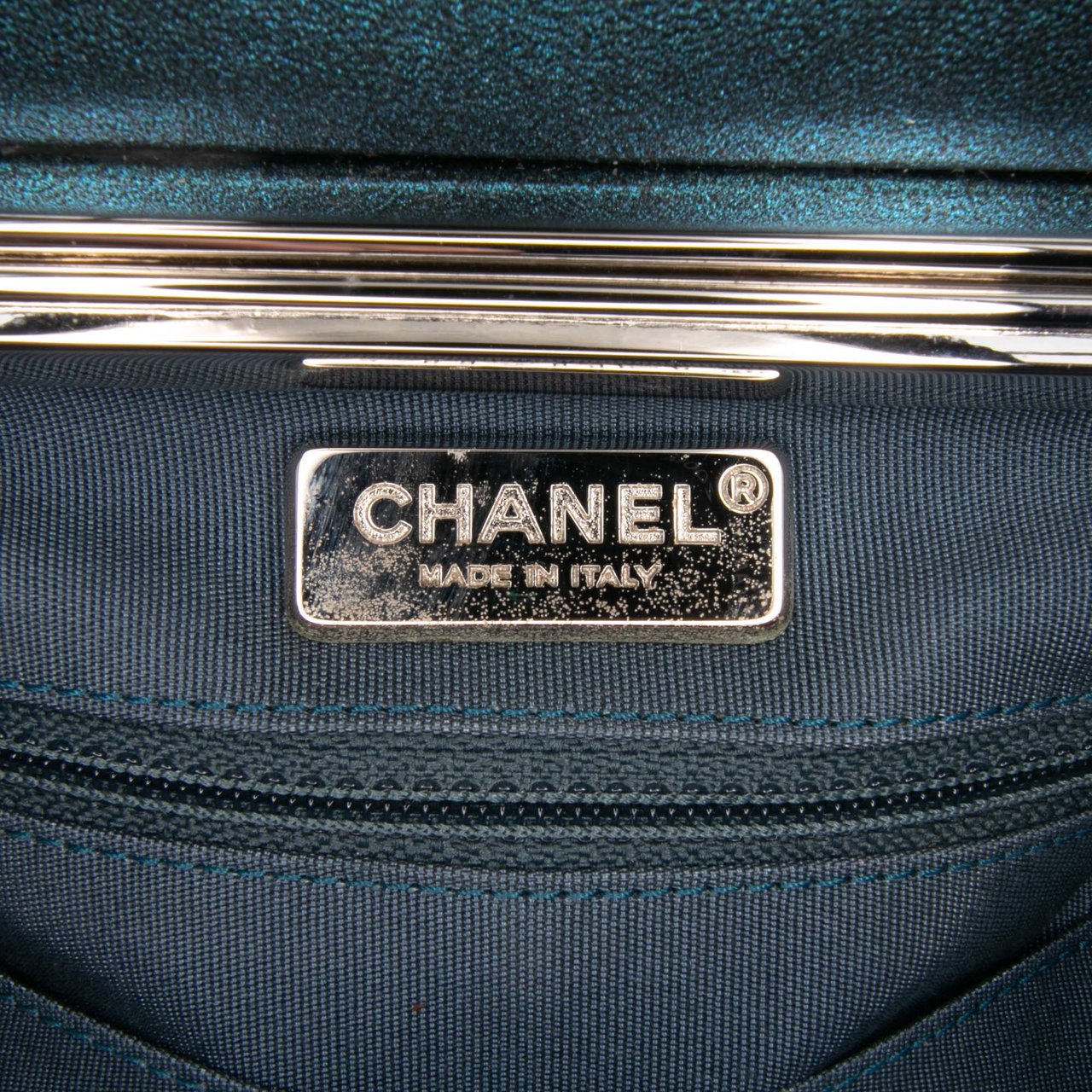 Chanel CC Metallic Calfskin Vanity Case Blauw