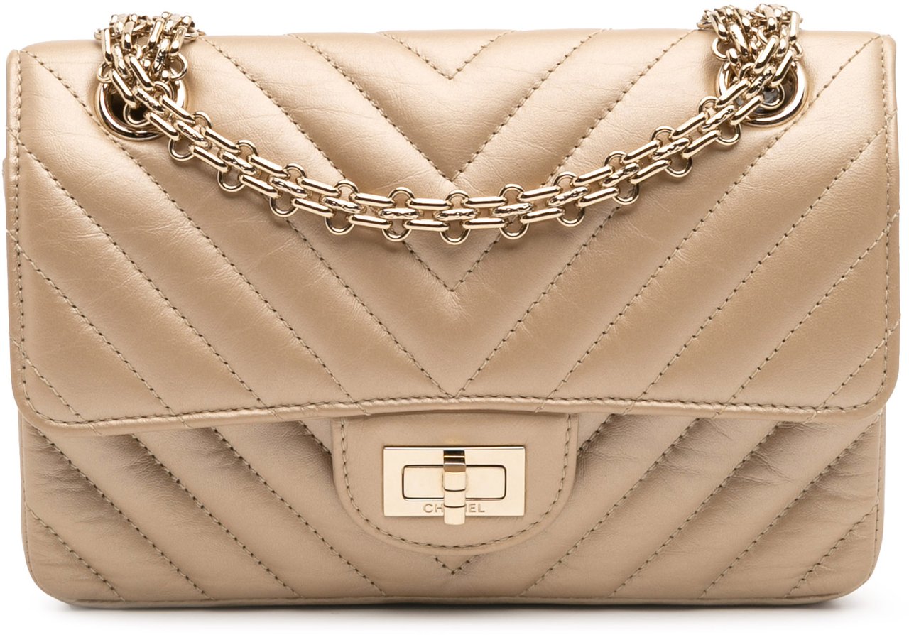 Chanel Reissue 2.55 Chevron Quilted Metallic Calfskin Single Flap 224 Goud