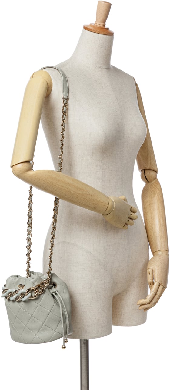 Chanel CC Quilted Calfskin Resin Bi-Color Chain Bucket Bag Grijs