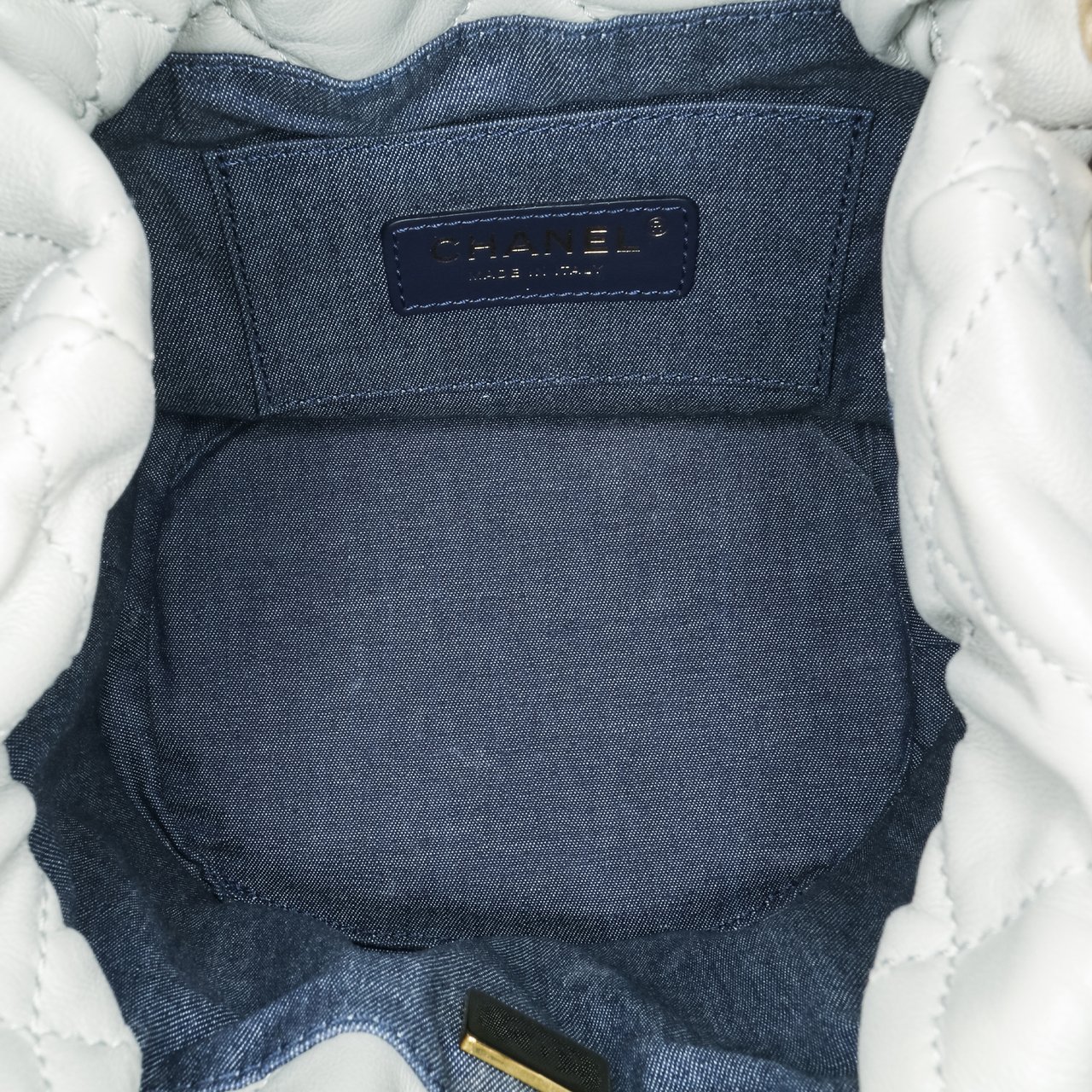 Chanel CC Quilted Calfskin Resin Bi-Color Chain Bucket Bag Grijs