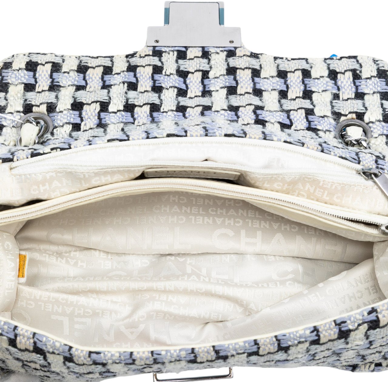 Chanel Tweed and Calfskin Woven Single Flap Zwart