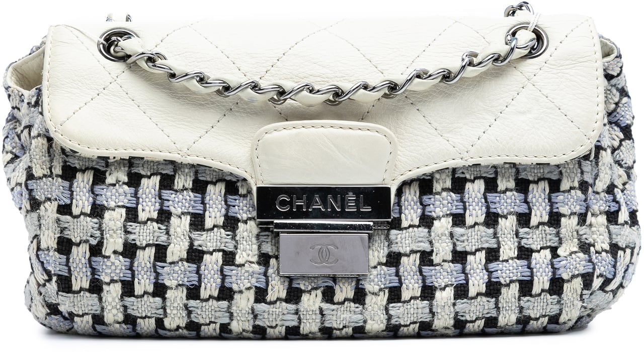 Chanel Tweed and Calfskin Woven Single Flap Zwart