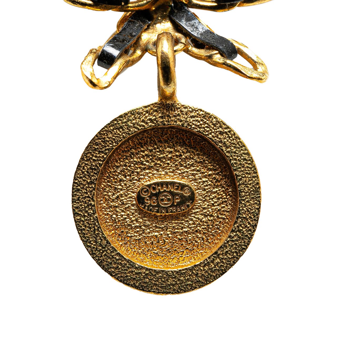 Chanel Leather and Gold Plated Medallion Bow Pendant Necklace Goud