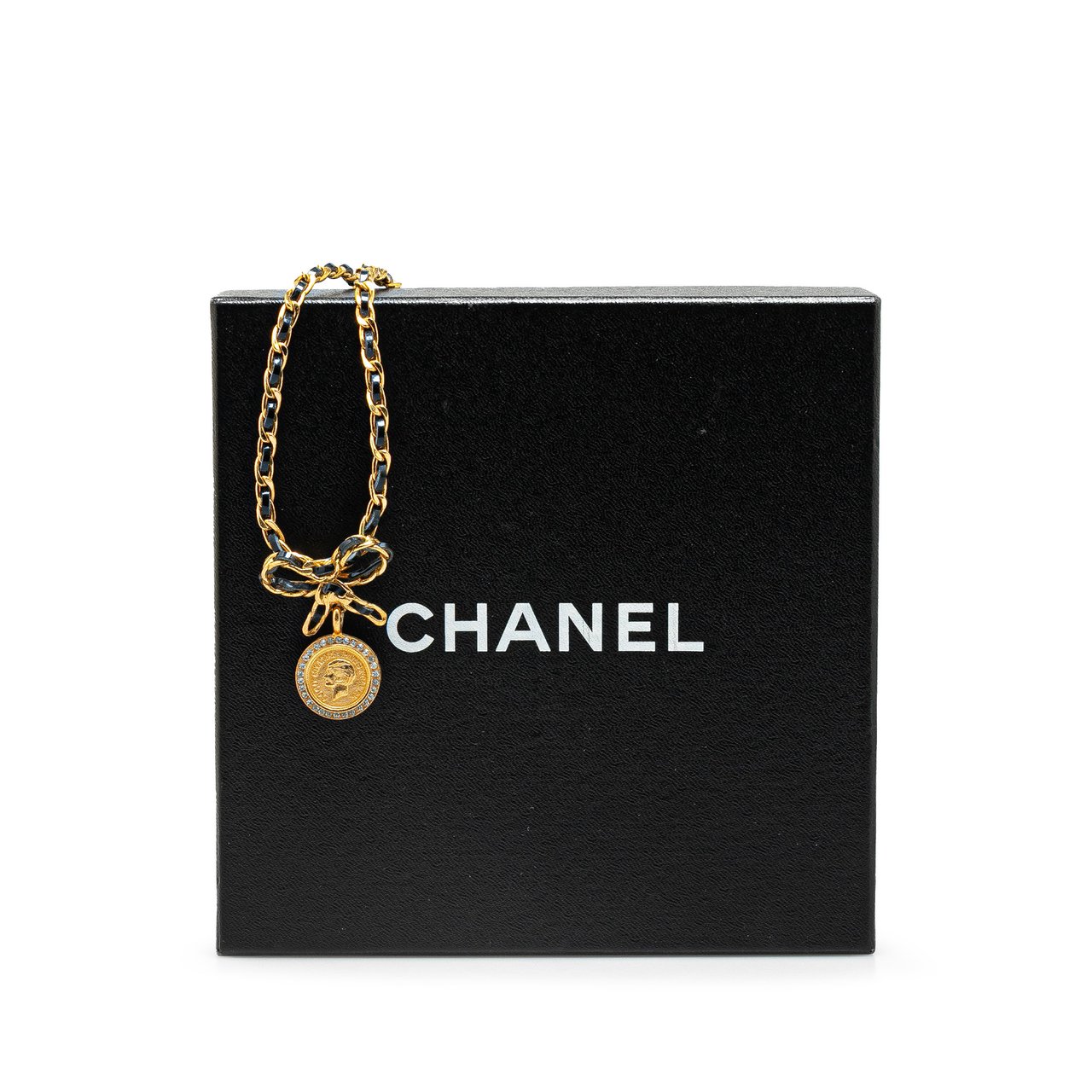 Chanel Leather and Gold Plated Medallion Bow Pendant Necklace Goud