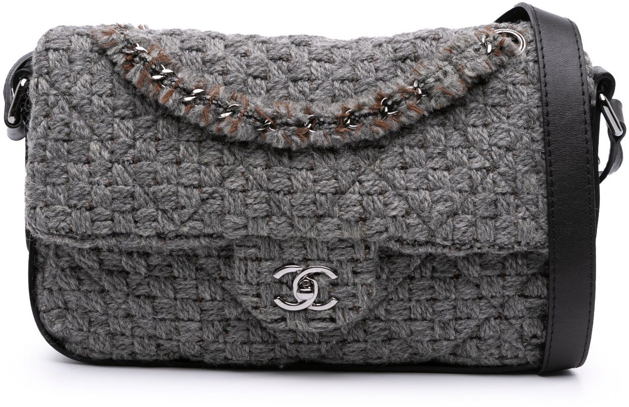 Chanel Quilted Wool and Calfskin Single Flap Grijs