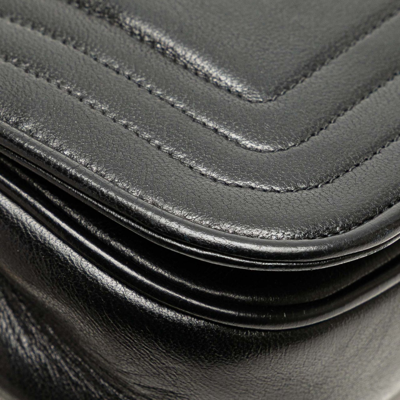 Chanel CC Stitched Lambskin Flap Zwart
