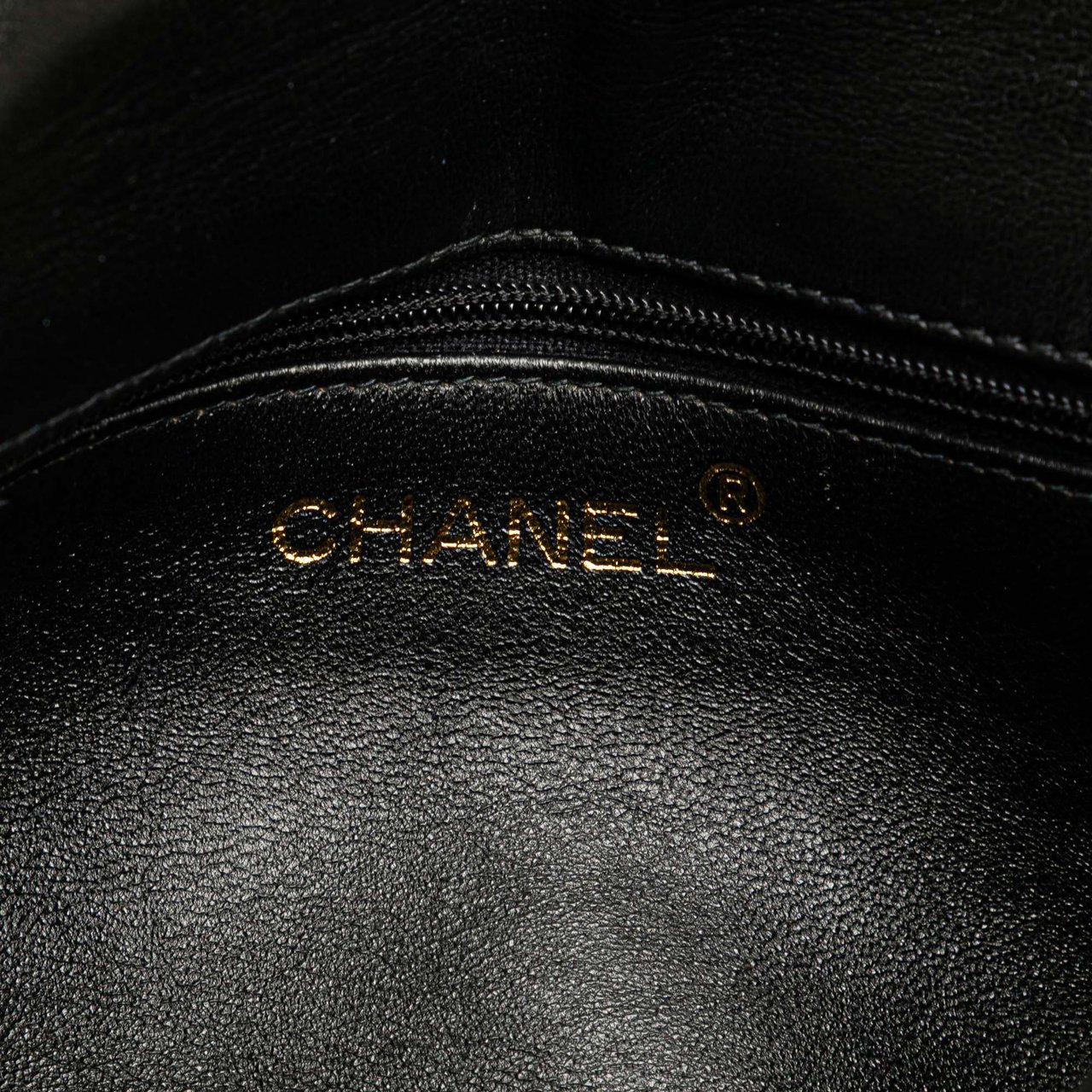 Chanel CC Stitched Lambskin Flap Zwart