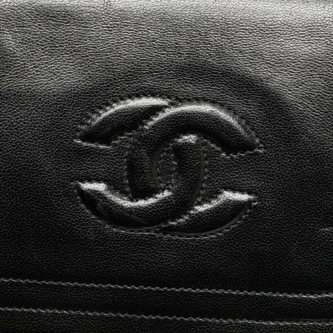 Chanel CC Stitched Lambskin Flap Zwart