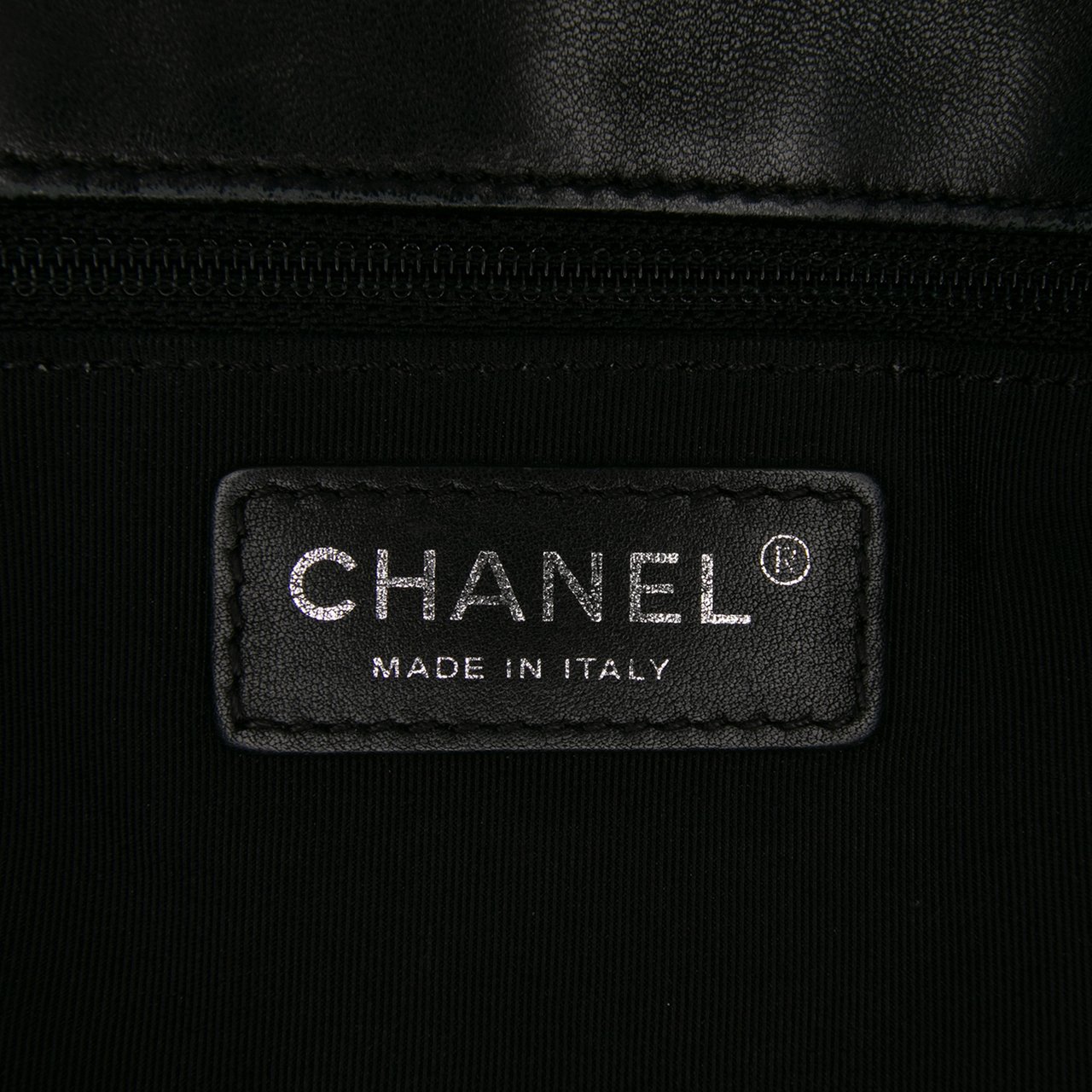 Chanel CC Quilted Lambskin Urban Delight Tote Zwart