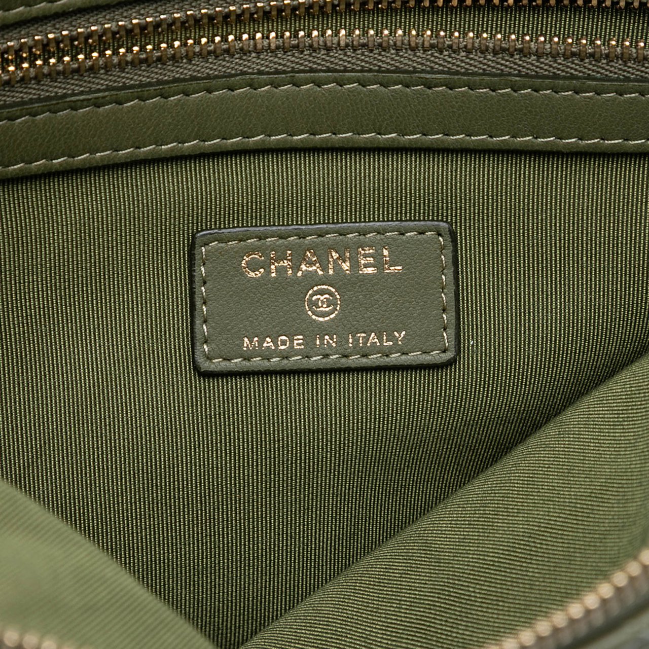 Chanel Medium Chevron Caviar O Case Clutch Groen