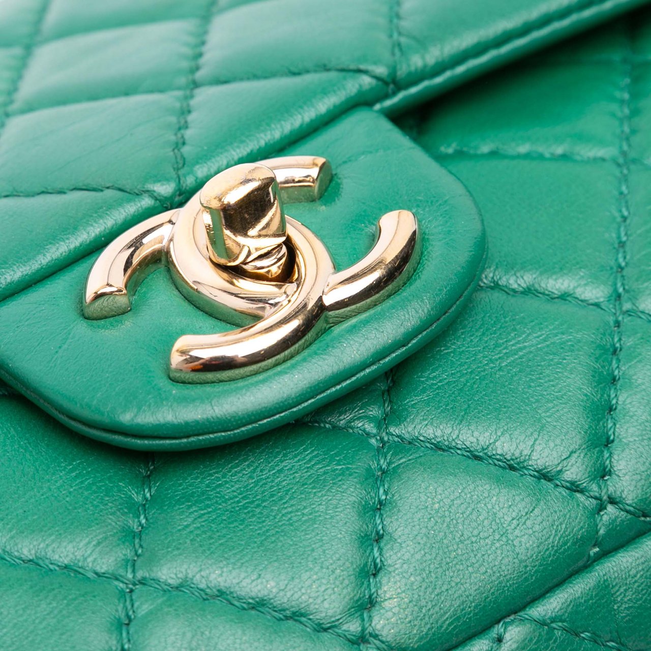 Chanel Medium Classic Lambskin Double Flap Groen