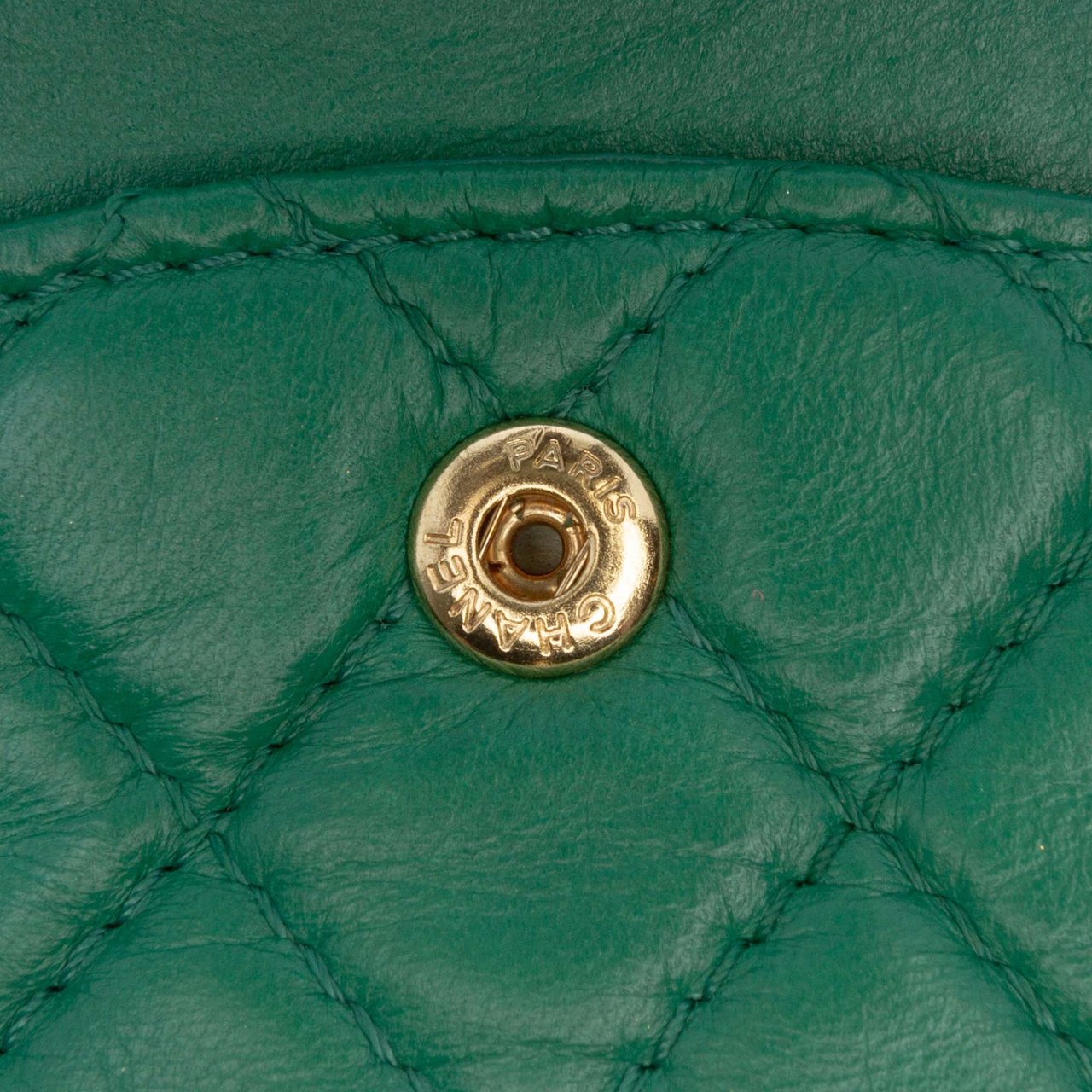 Chanel Medium Classic Lambskin Double Flap Groen