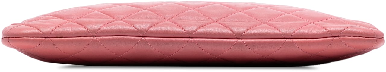 Chanel Medium Quilted Lambskin O Case Clutch Roze