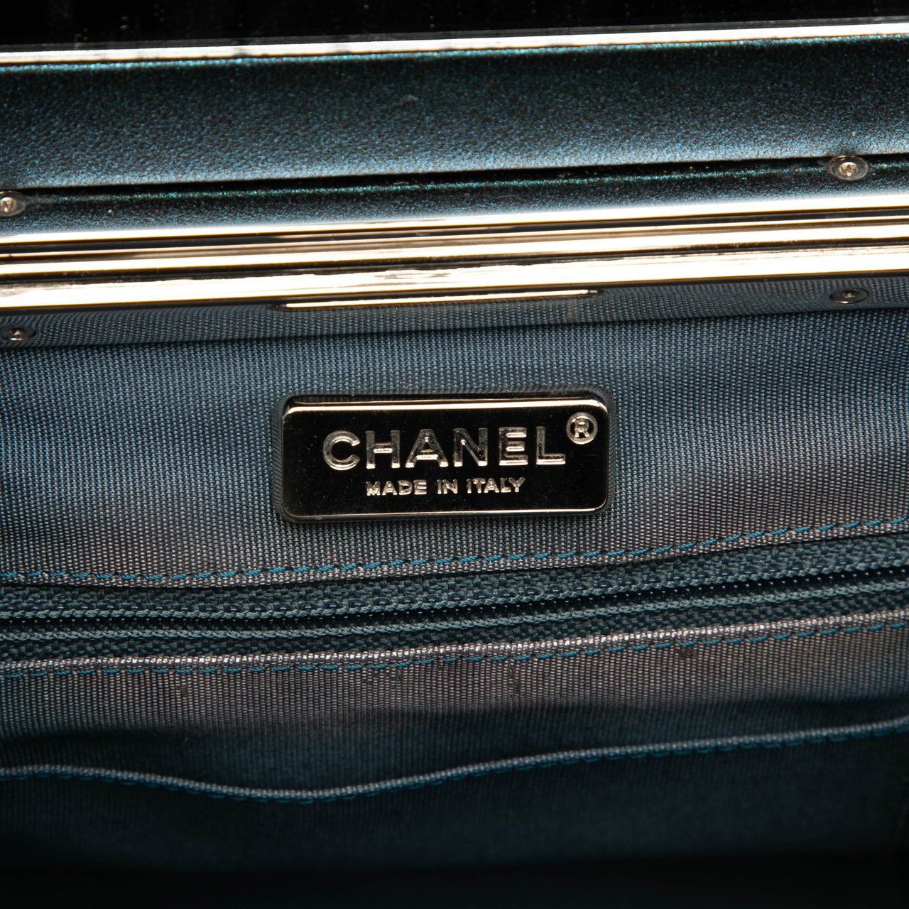 Chanel CC Metallic Calfskin Vanity Bag Blauw