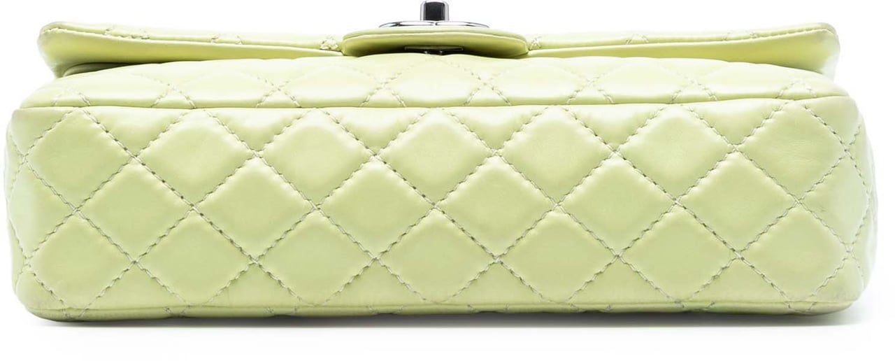 Chanel Medium Classic Lambskin Double Flap Groen