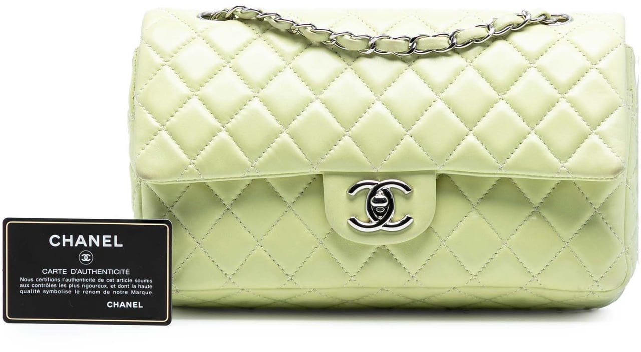 Chanel Medium Classic Lambskin Double Flap Groen