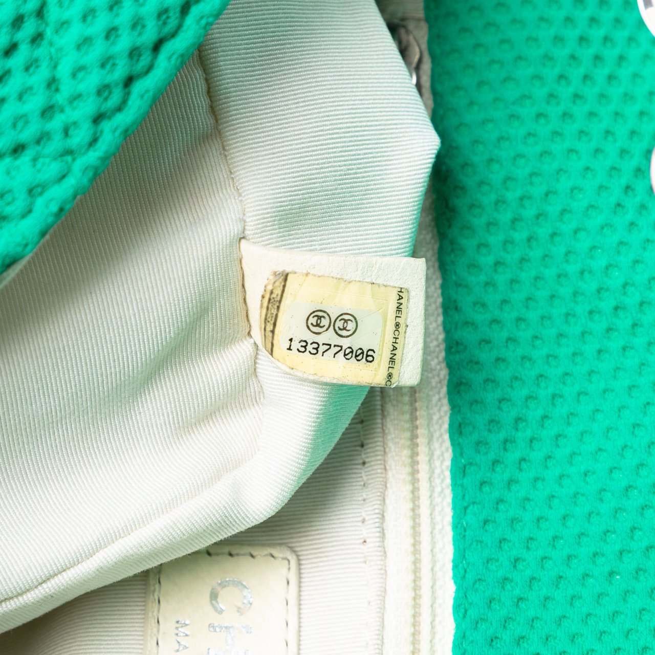 Chanel Medium Classic Mesh Single Flap Groen