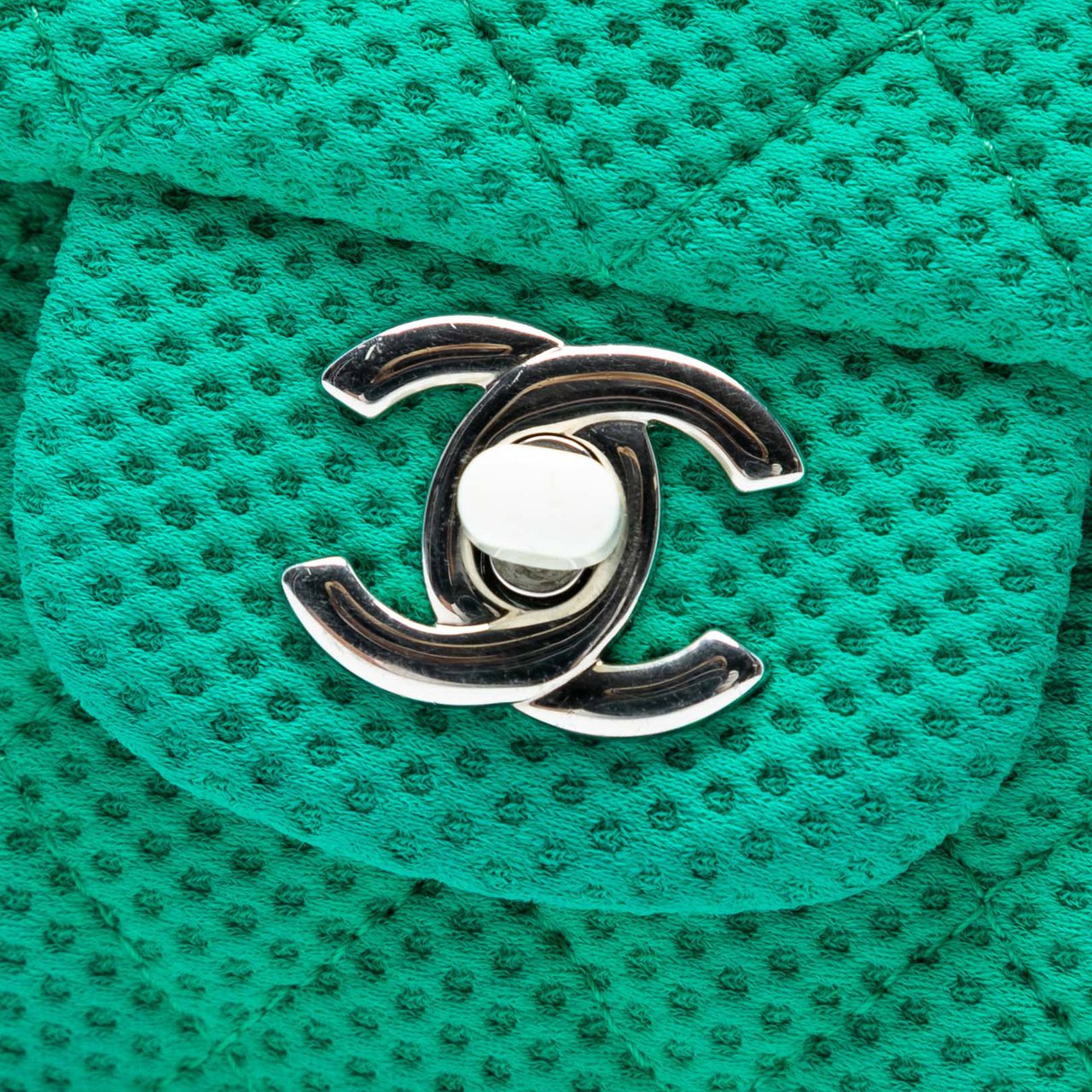 Chanel Medium Classic Mesh Single Flap Groen