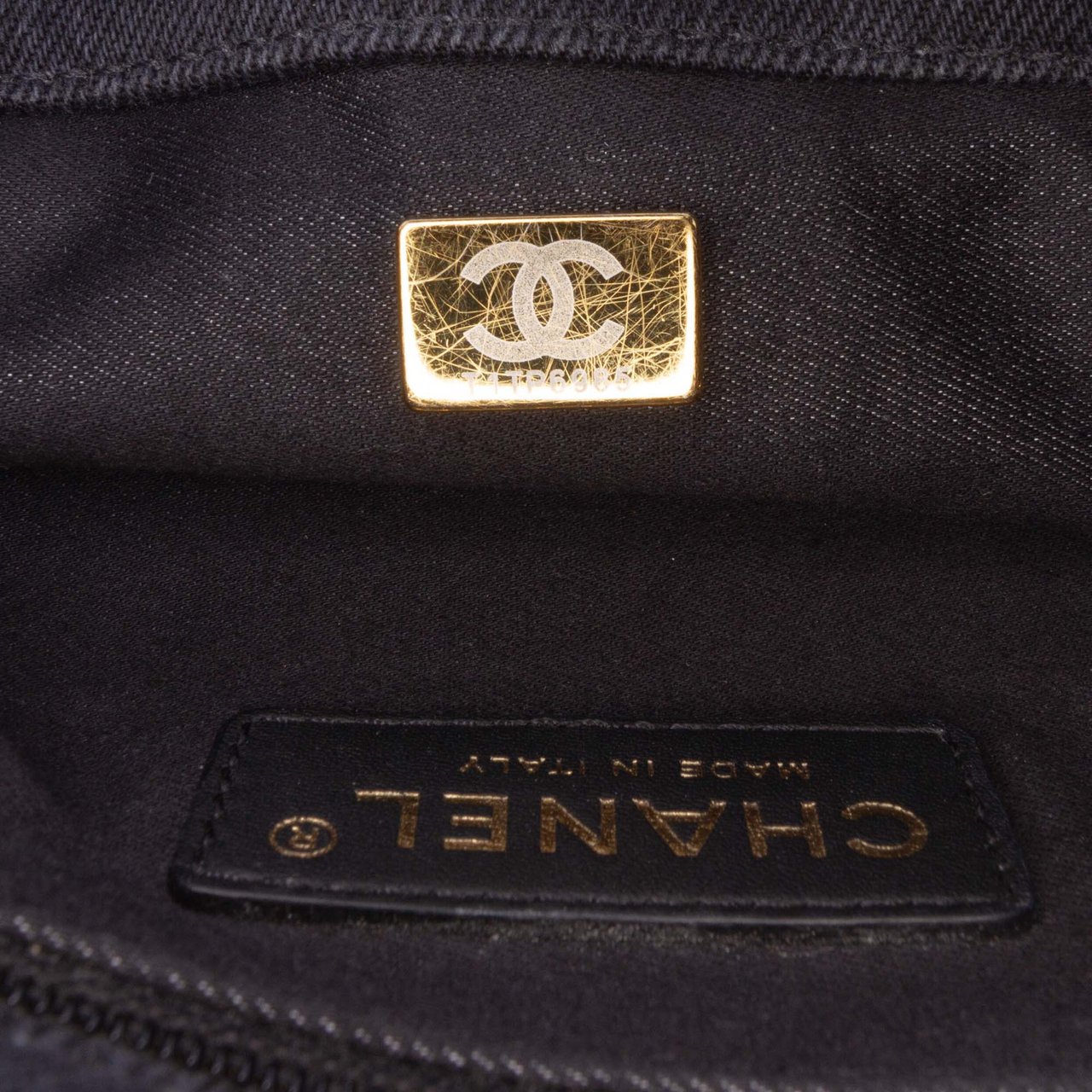 Chanel Medium Quilted Denim Mood Flap Zwart
