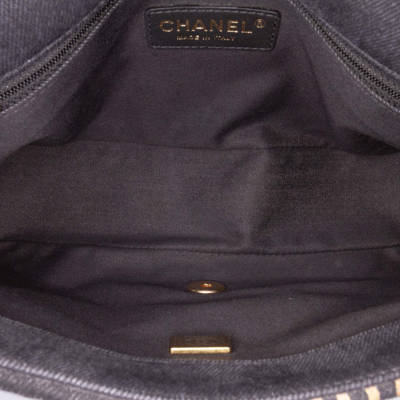 Chanel Medium Quilted Denim Mood Flap Zwart