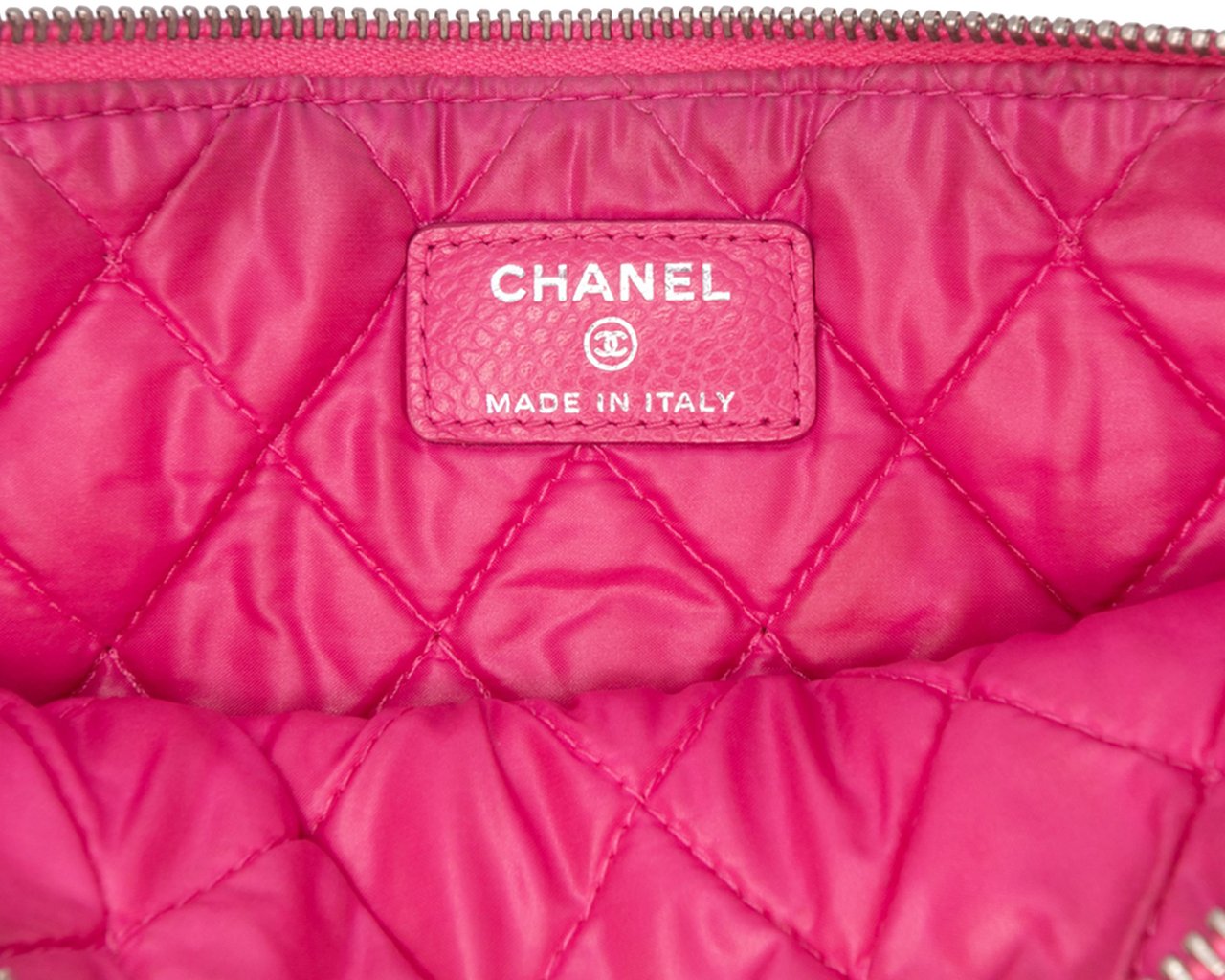 Chanel Small Quilted Caviar O Case Clutch Roze