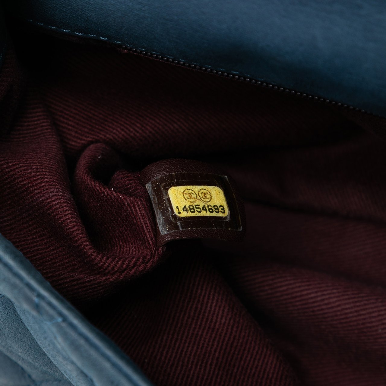 Chanel Medium Iridescent Calfskin In The Mix Flap Blauw