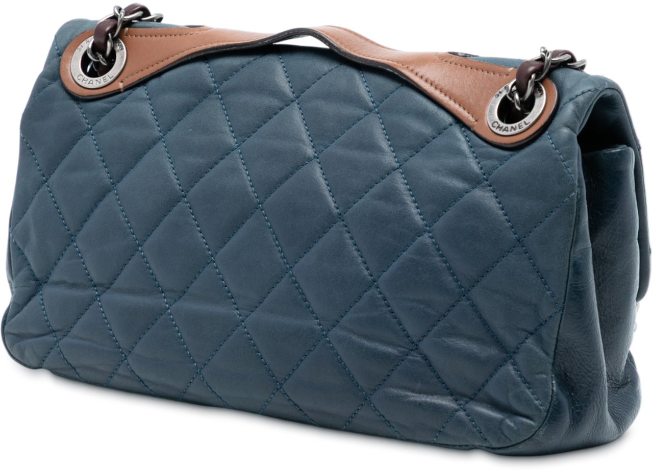 Chanel Medium Iridescent Calfskin In The Mix Flap Blauw