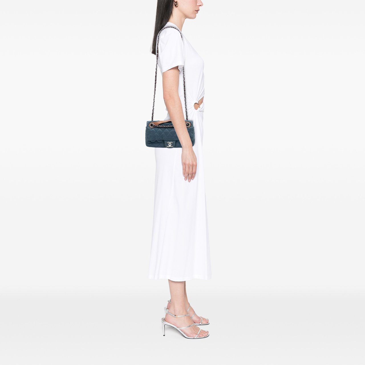 Chanel Medium Iridescent Calfskin In The Mix Flap Blauw