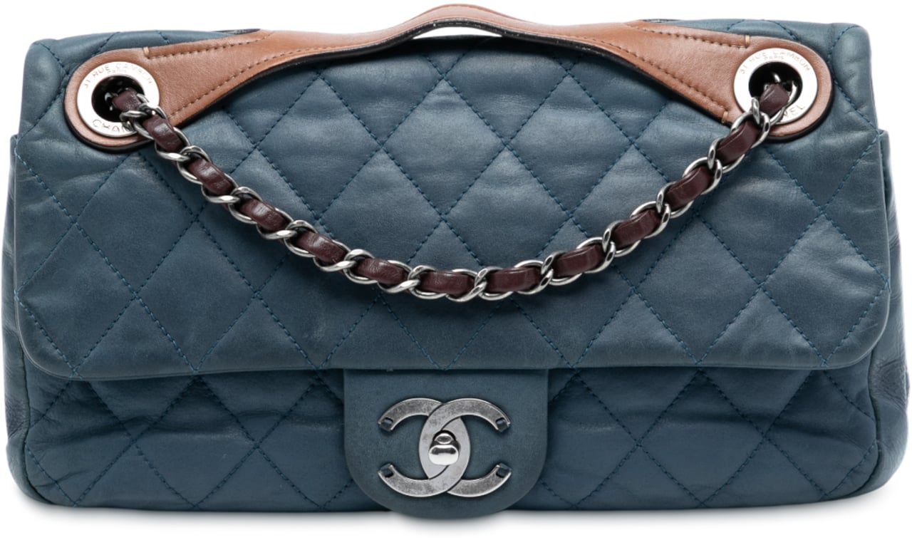 Chanel Medium Iridescent Calfskin In The Mix Flap Blauw