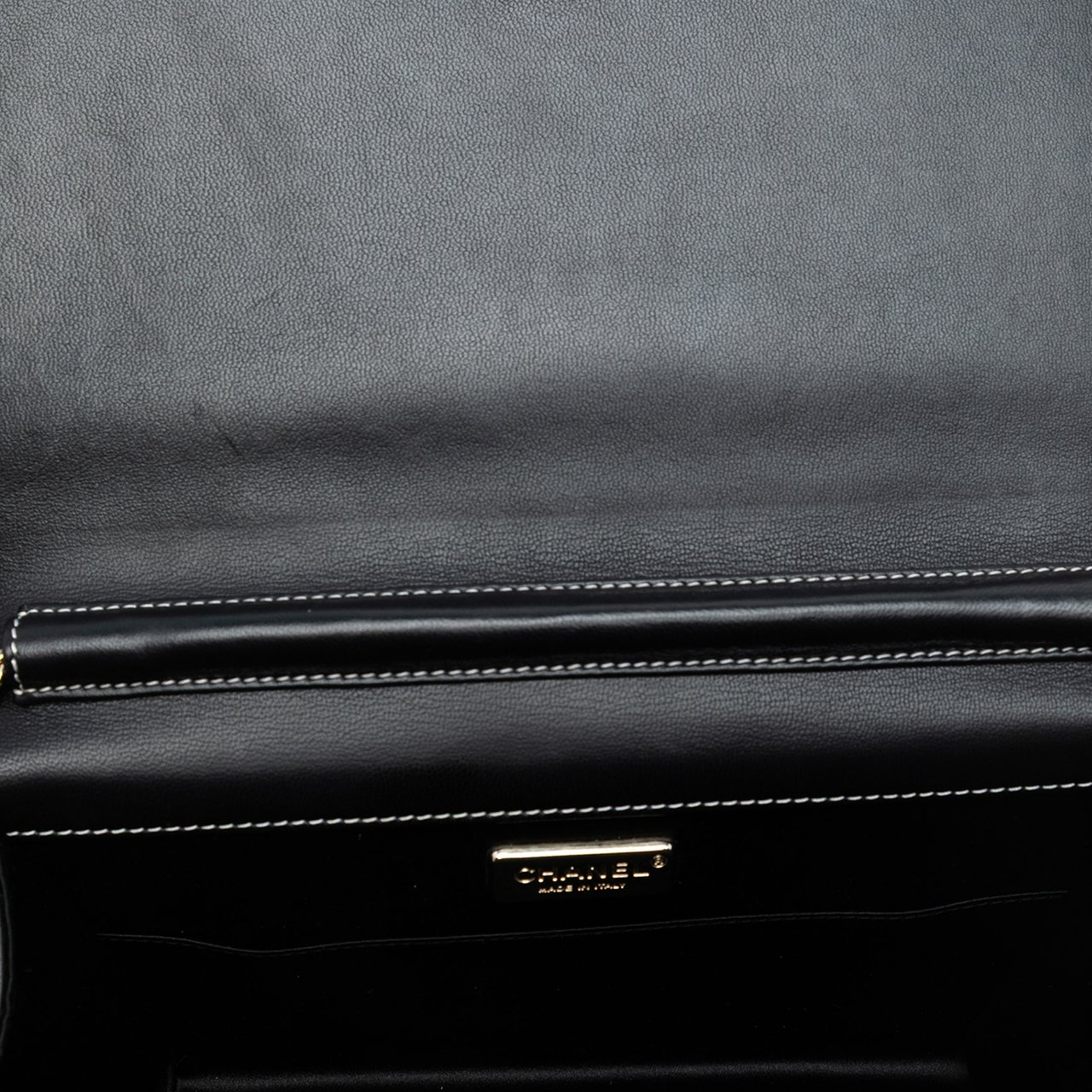 Chanel CC Lambskin Embroidered Clutch With Chain Zwart