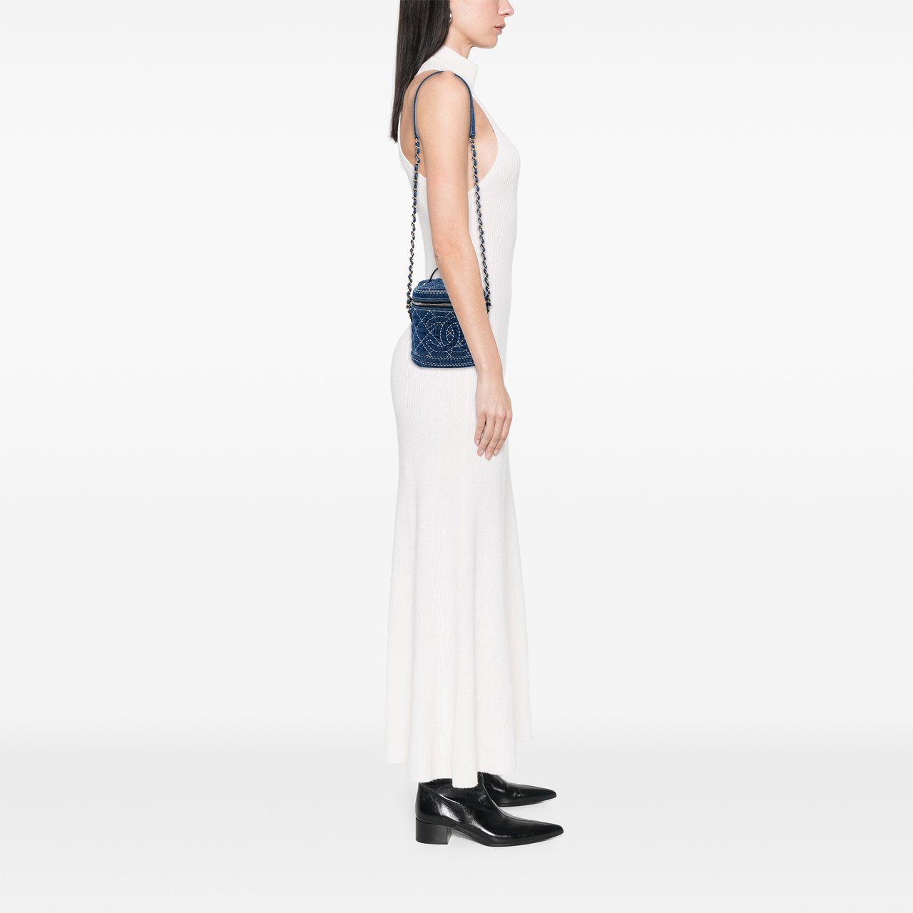 Chanel CC Quilted Denim Trip Vanity Case with Chain Blauw