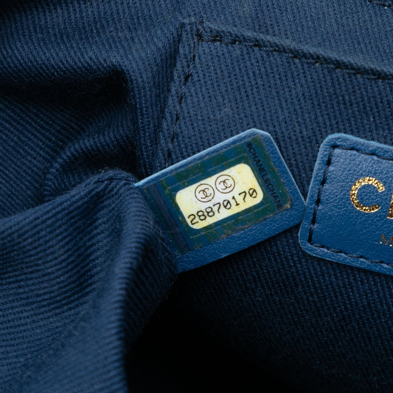 Chanel CC Quilted Denim Trip Vanity Case with Chain Blauw