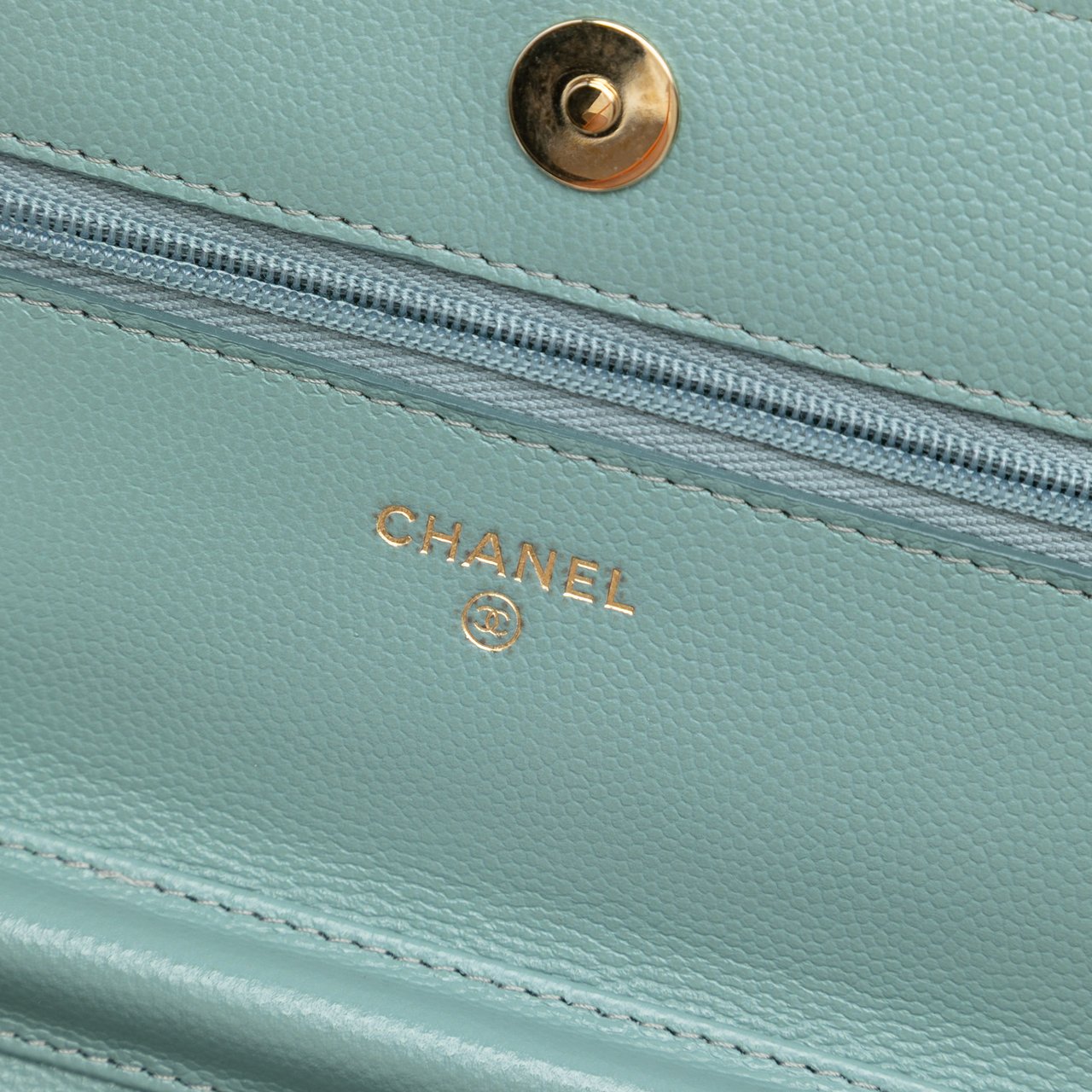 Chanel CC Quilted Caviar Wallet on Chain Groen