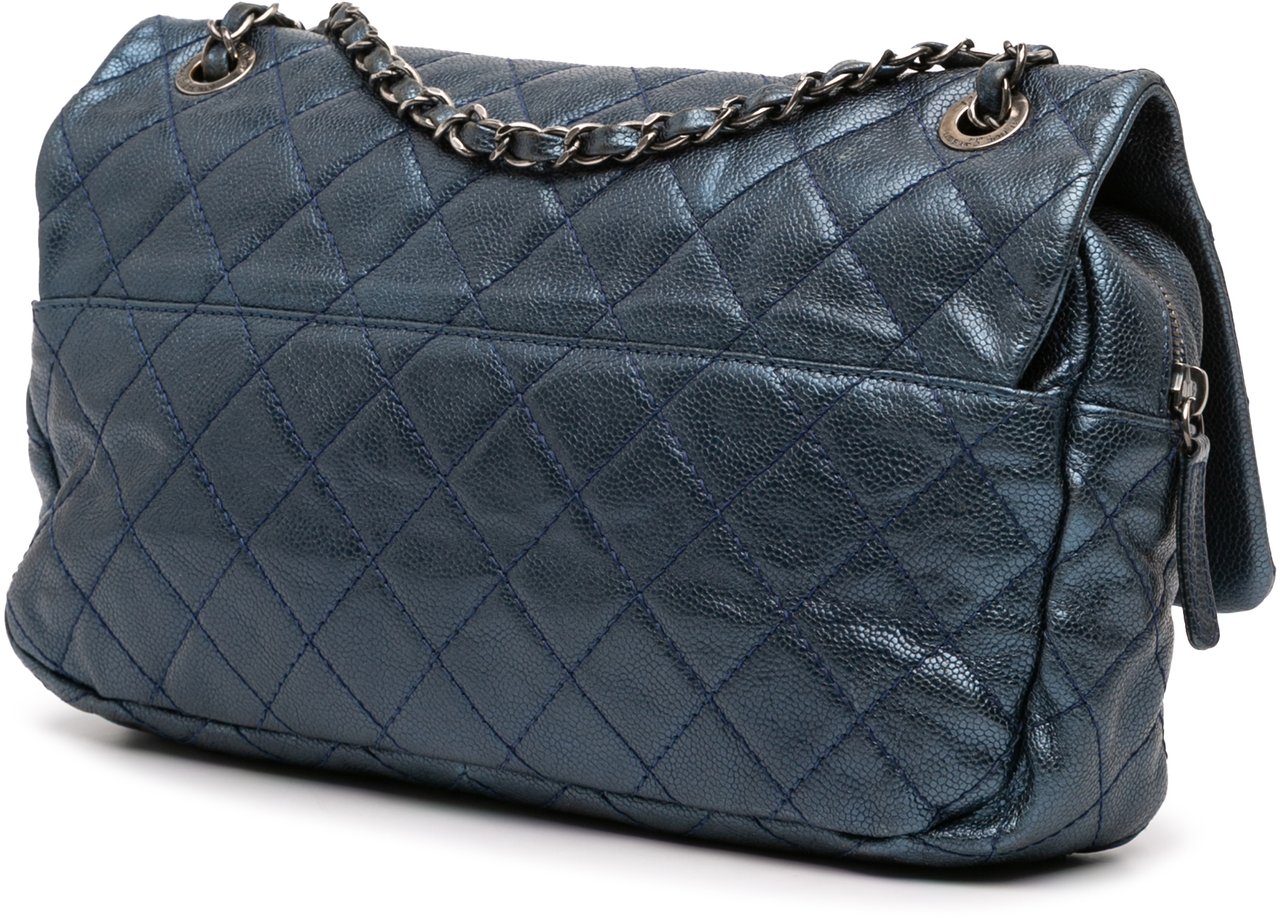 Chanel Jumbo Quilted Iridescent Caviar Easy Flap Blauw