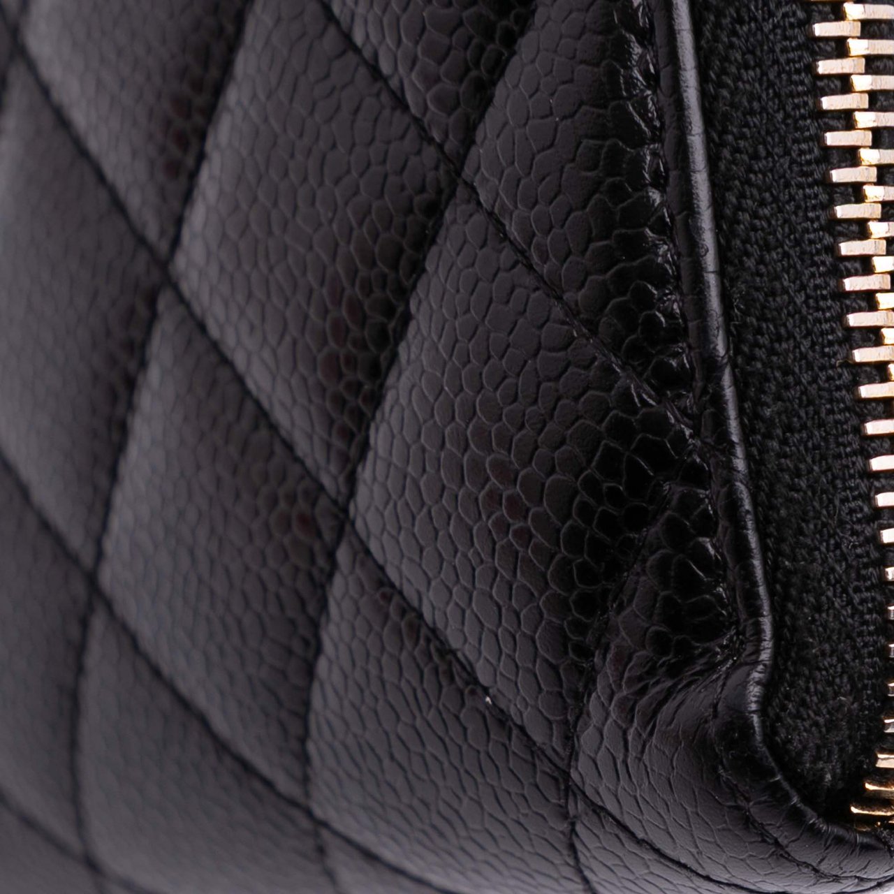 Chanel CC Quilted Caviar Zip Around Long Wallet Zwart