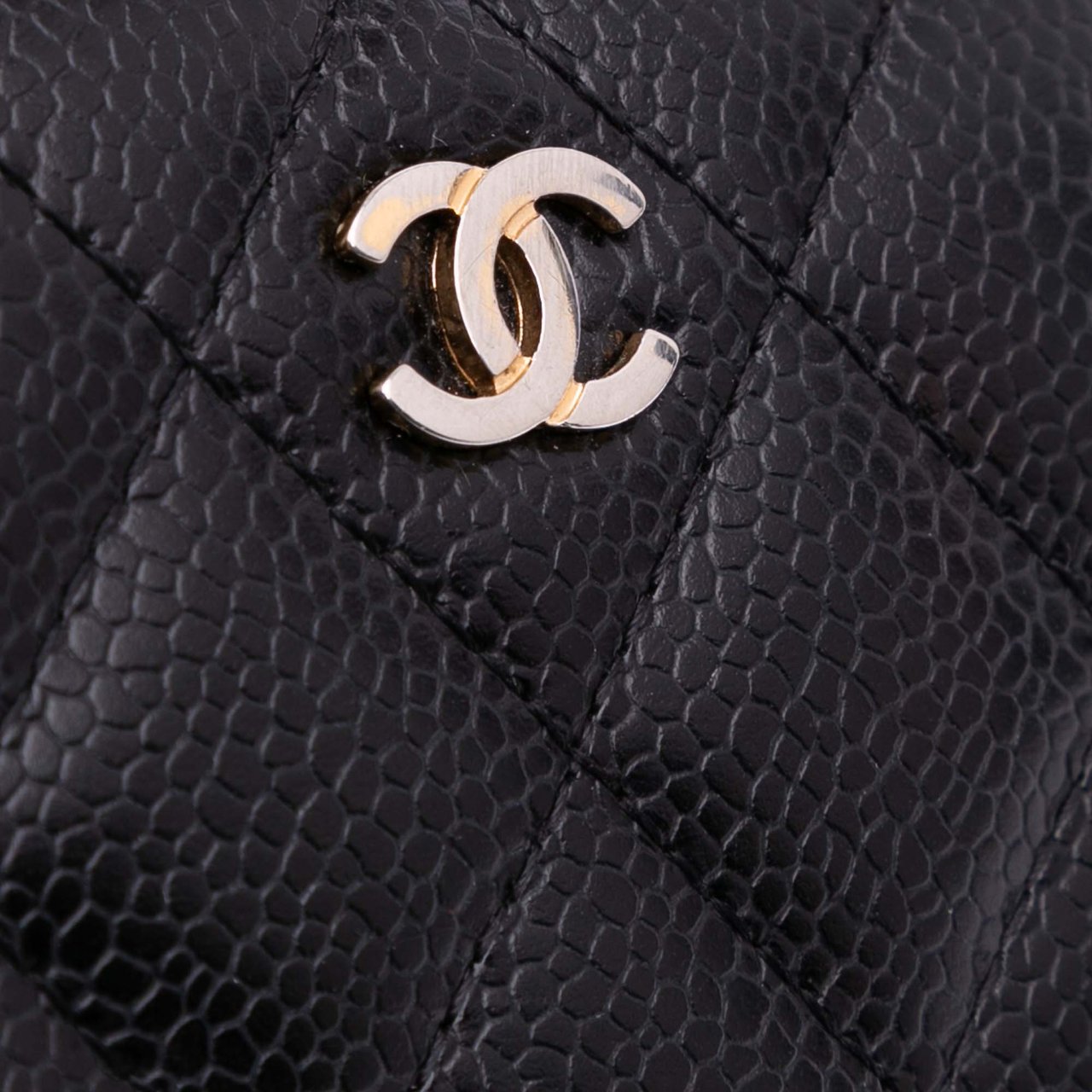 Chanel CC Quilted Caviar Zip Around Long Wallet Zwart