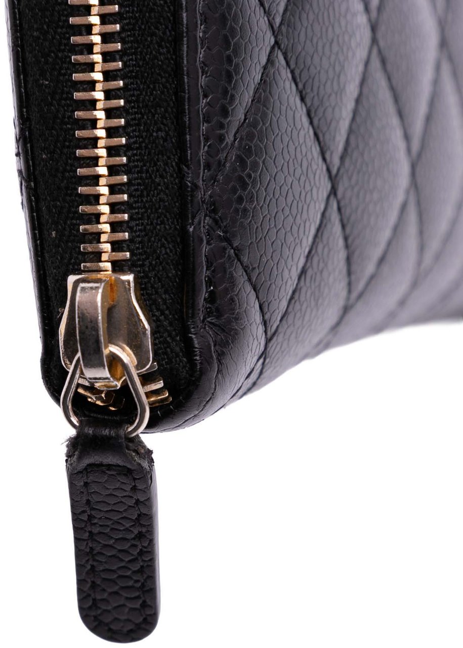 Chanel CC Quilted Caviar Zip Around Long Wallet Zwart