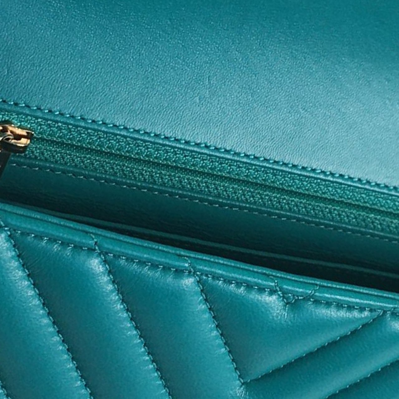 Chanel Mini Rectangular Chevron Lambskin Single Flap Groen