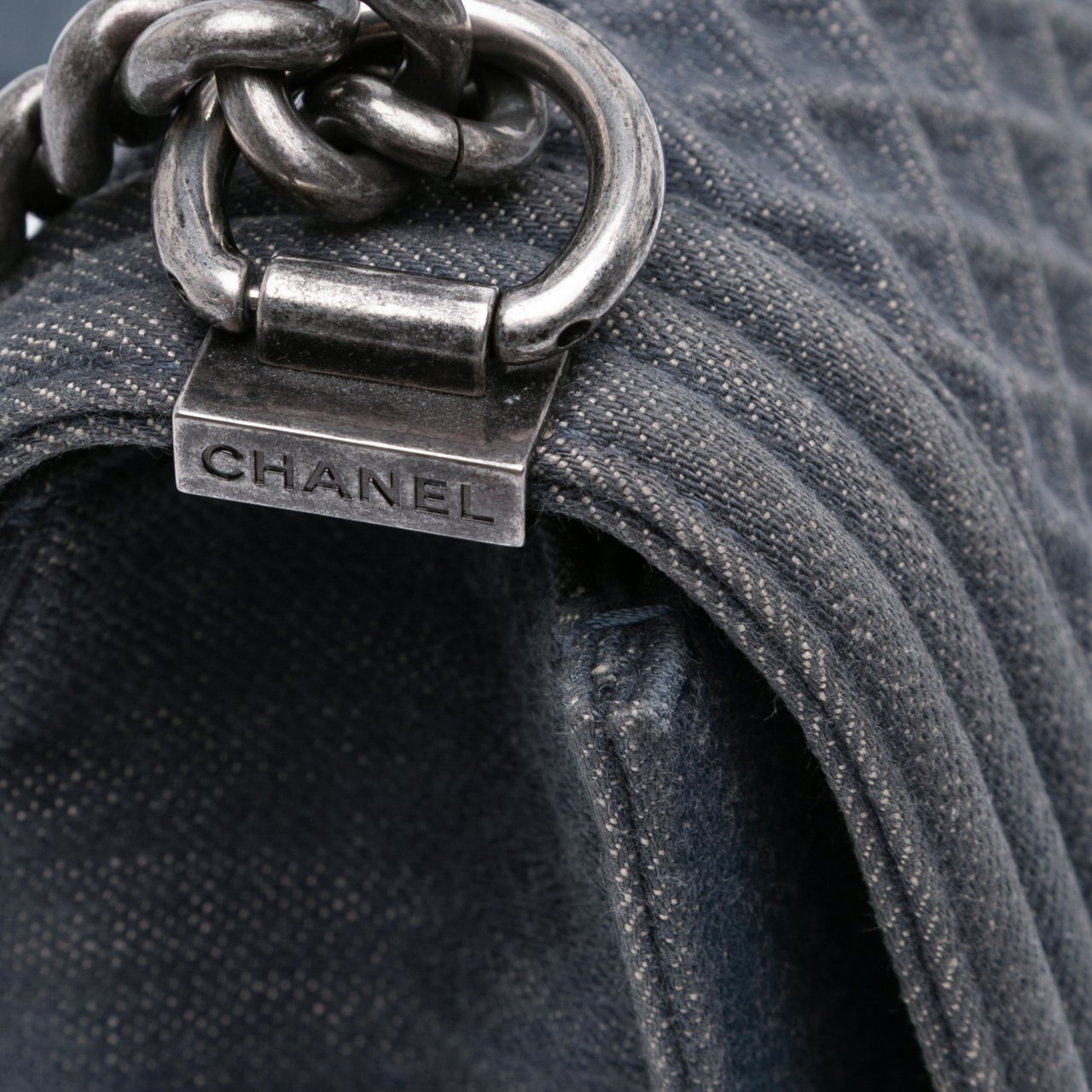 Chanel Medium Embossed Denim Boy Flap Blauw