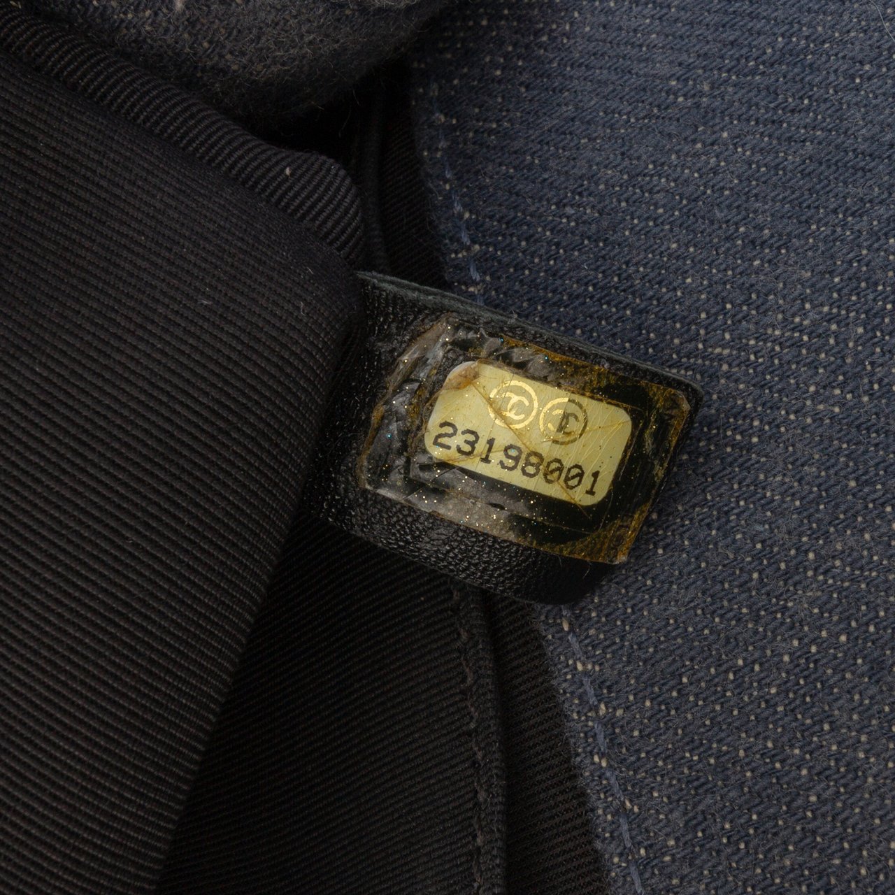 Chanel Medium Embossed Denim Boy Flap Blauw