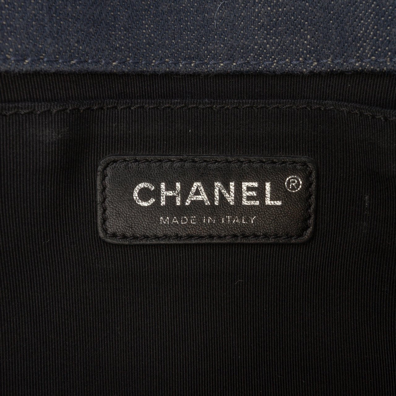 Chanel Medium Embossed Denim Boy Flap Blauw