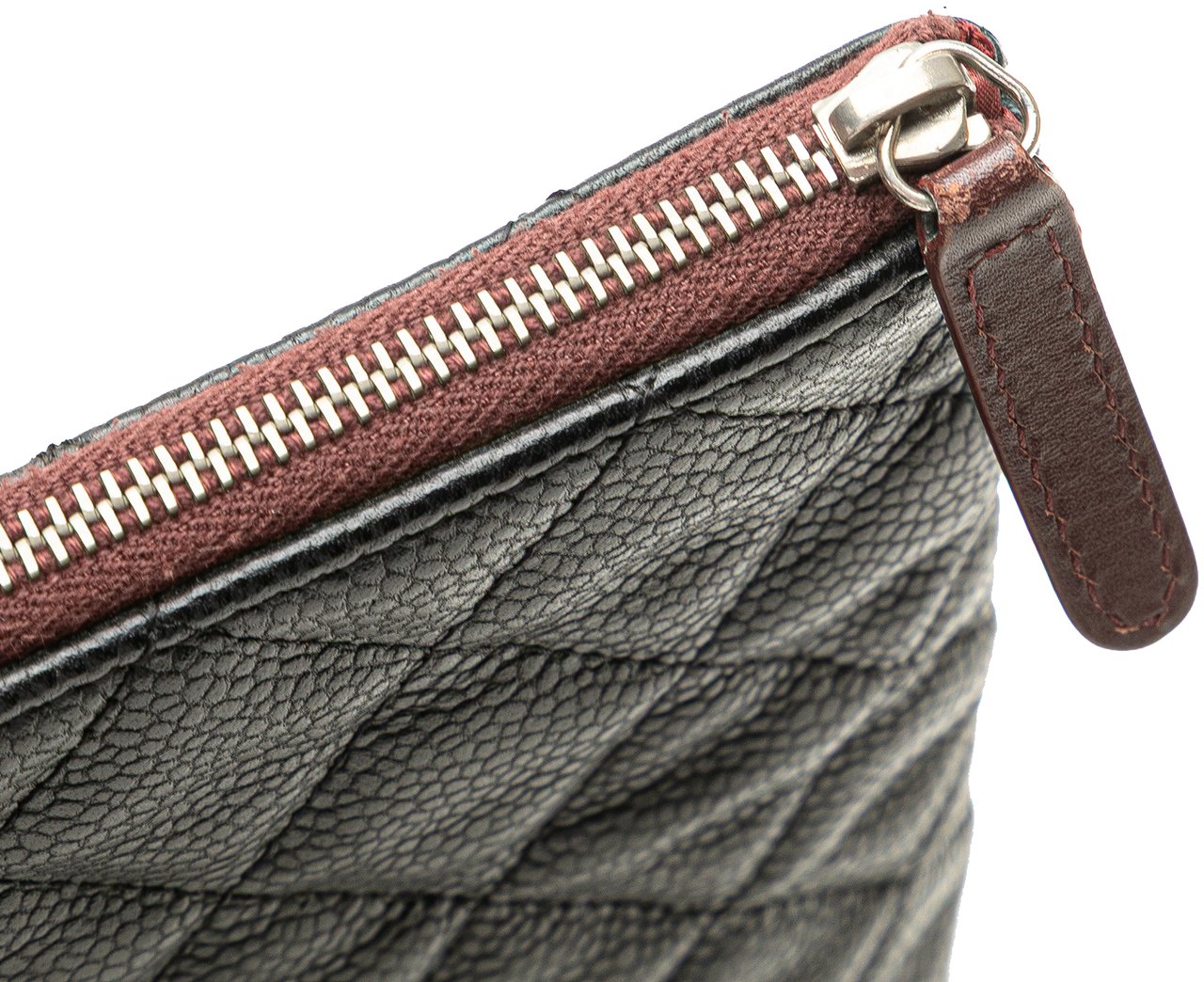 Chanel Large Quilted Caviar O Case Clutch Zwart