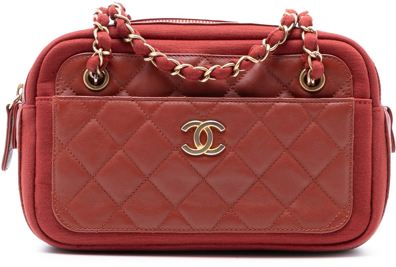 Chanel Paris Hamburg Quilted Lambskin and Jersey Camera Case Rood