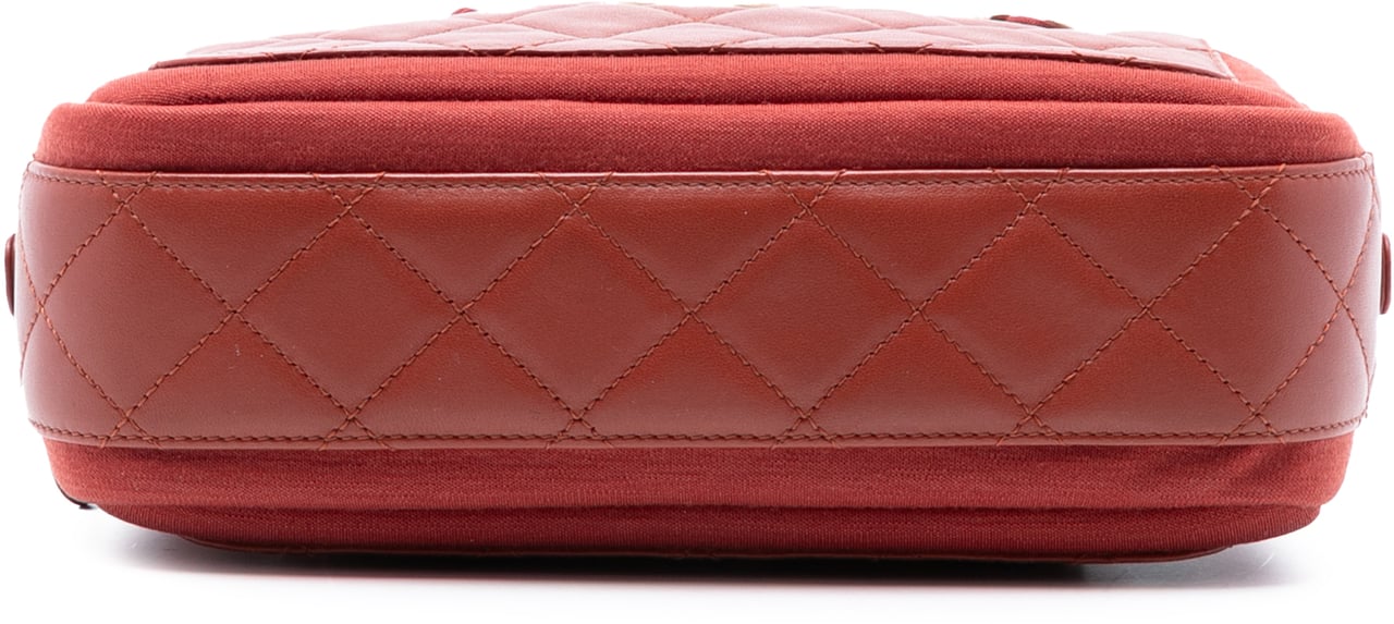 Chanel Paris Hamburg Quilted Lambskin and Jersey Camera Case Rood