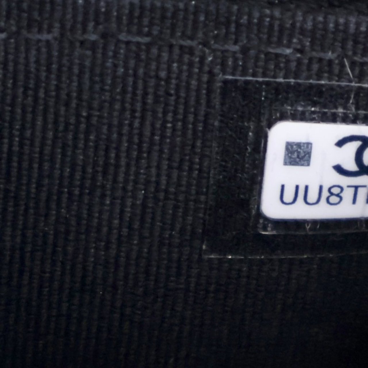 Chanel Quilted Lambskin and Patent Flap Phone Holder Zwart