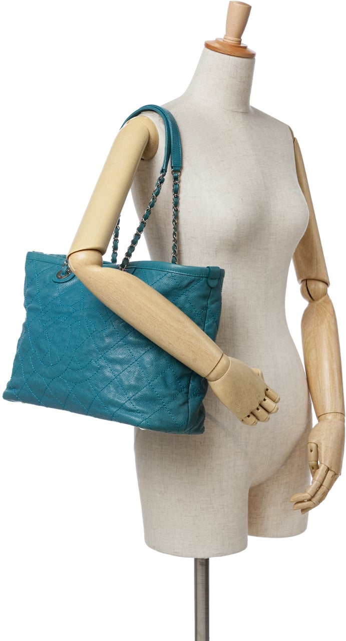 Chanel Small Quilted Caviar Daily Shopping Tote Blauw