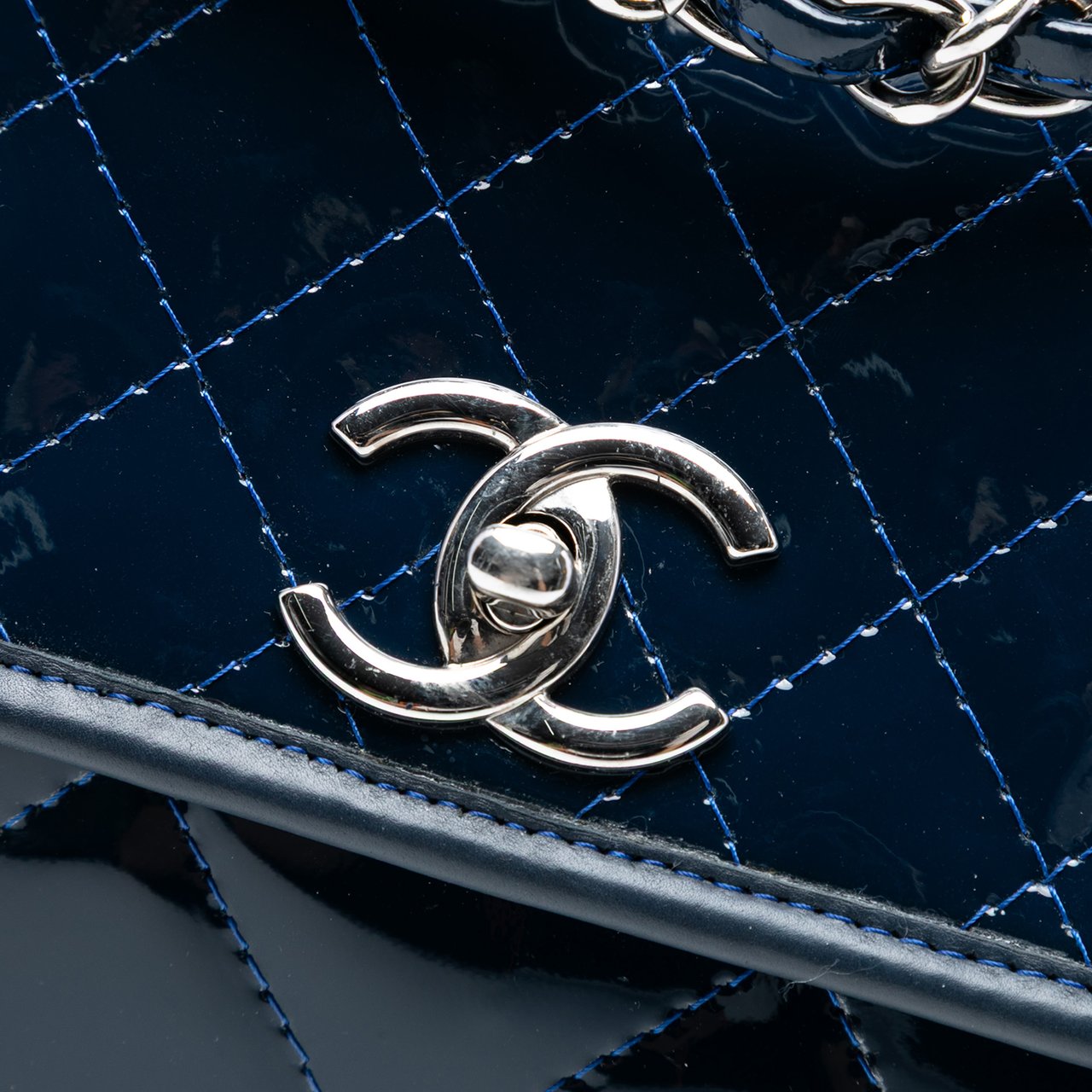 Chanel Quilted Patent In The Business Flap Blauw