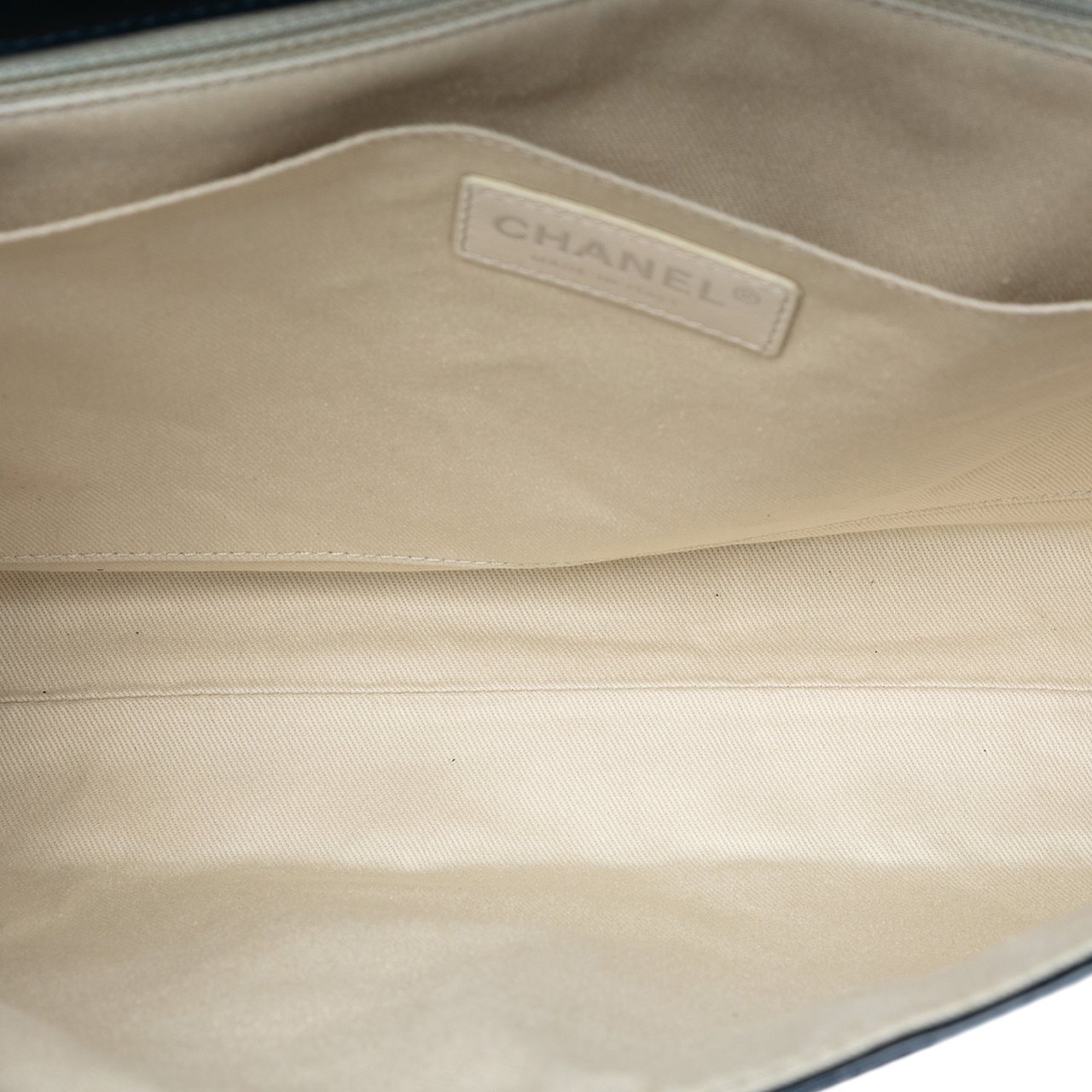 Chanel Quilted Patent In The Business Flap Blauw