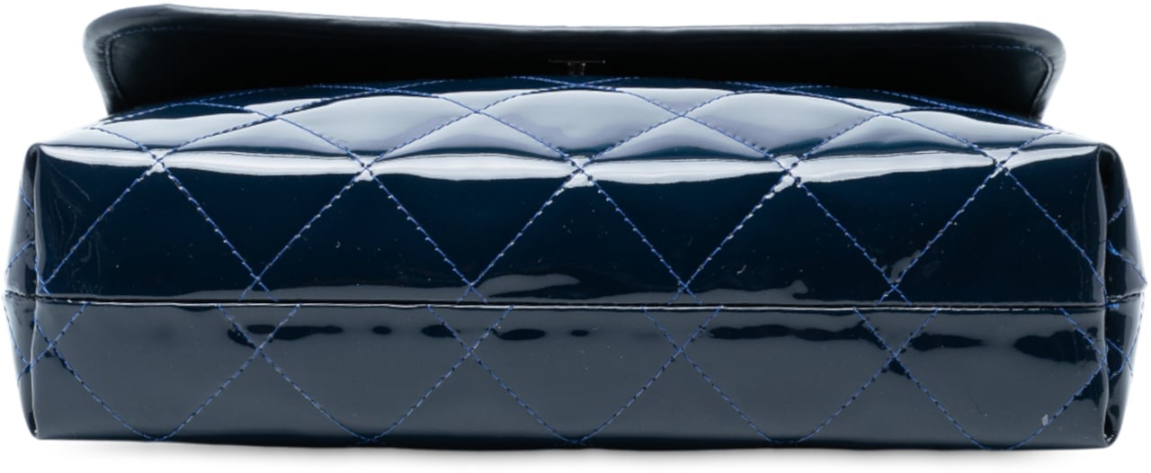 Chanel Quilted Patent In The Business Flap Blauw