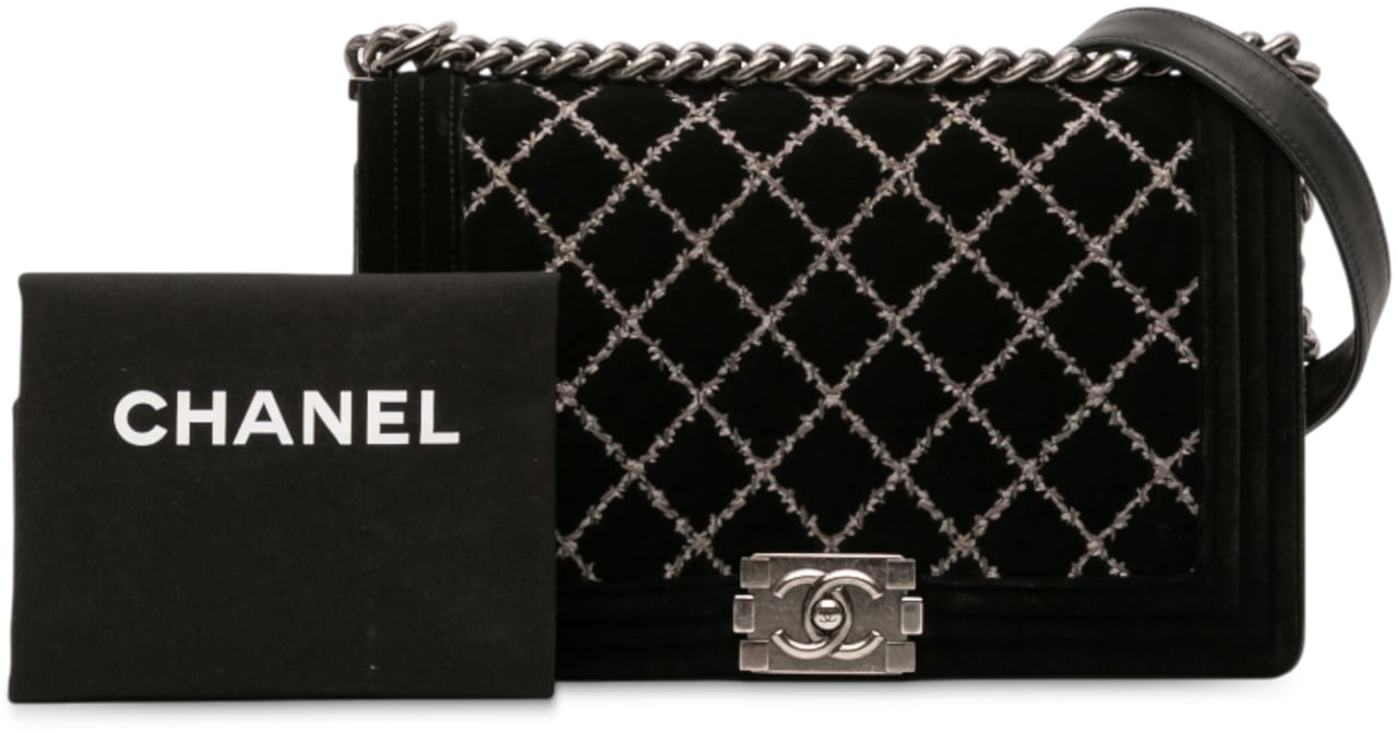 Chanel Medium Quilted Velvet Wild Stitch Boy Flap Zwart